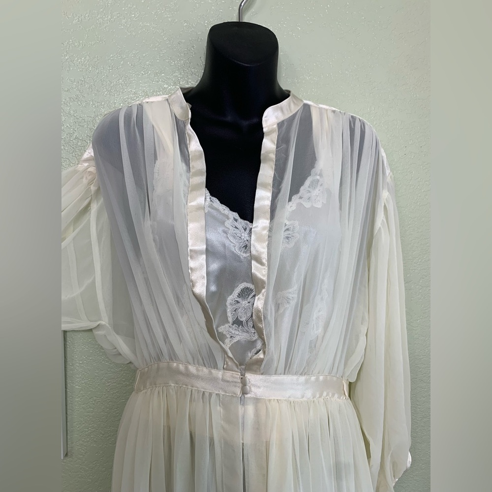 Rare Vintage Victoria Secret Embroidered Night Gown W/ Matching Robe One Size - Picture 15 of 16